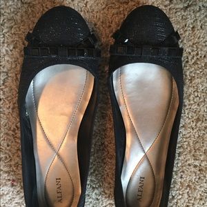 🎉DONATE SOON🎉 sparkly ballet flats w gems. S 8